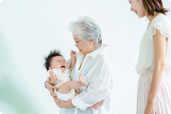 赤ちゃんとばあばとママ